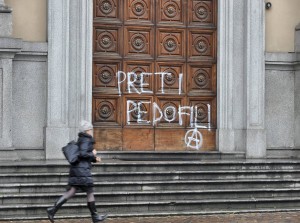 Pedofilia si batte con i preti sposati: Papa Francesco li rifiuta e perdona il pedofilo don Inzoli